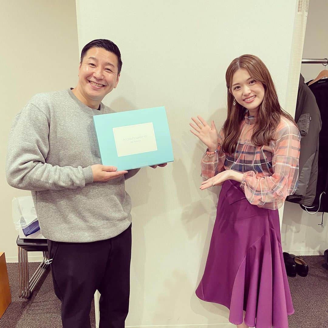 長田庄平のインスタグラム：「家来からのプレゼント🎁 ふかふかバスタオル嬉しい✨  #松村沙友理 #さゆりんご #チョコプラCUP #チョコレートプラネット」