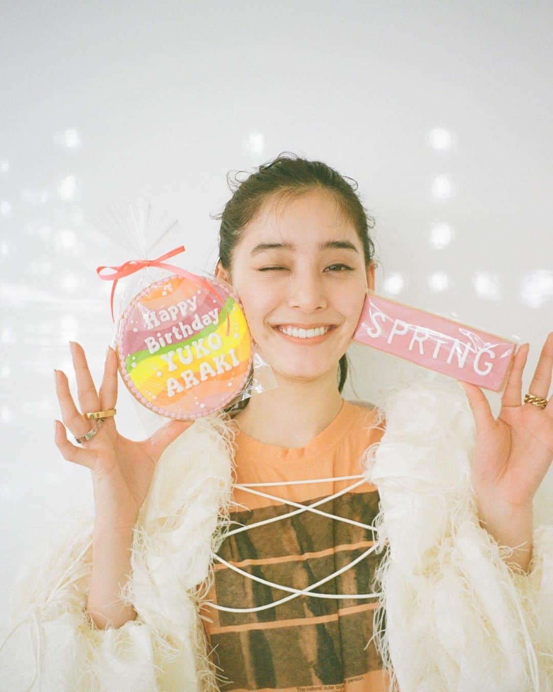 新木優子さんのインスタグラム写真 - (新木優子Instagram)「@spring_tkj オフショット📸 誕生日が近かったので可愛いすぎるクッキーをオーダーして下さって🥺愛を感じました☺️💕  #マネージャーさんに撮ってもらったフィルム💁🏻‍♀️💕」1月30日 21時53分 - yuuuuukko_