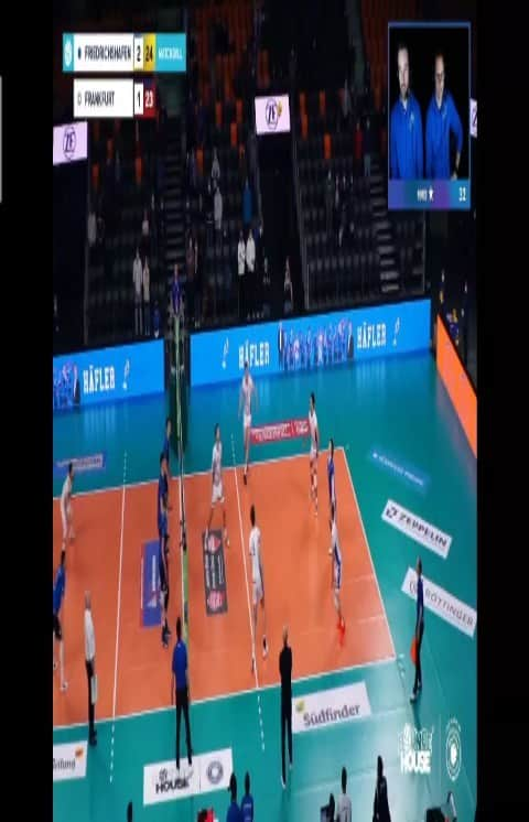 井手智のインスタグラム：「I'd like to ask everyone in the world who knows volleyball.  It buzzed for a change of members during the matchpoint rally.  Of course, we couldn't continue playing normally because we heard that.  And then the game ended with the opponent scoring.  As far as I know,  if it's a malfunction,  I think no-counting start from serving  Is it wrong?  Who wants to pay to come and watch a game that's not fair like this?  Is this permissible?? Please answere @volleyball_bundesliga_official  And  The referee of this game,..  If permitted  if you get a set point or match point  Everyone don't hesitate to push the buzzer,  The opponent team should be upset And Game is broken. And no one come to watch such a game.  Ofcourse  we don't do that,  And even if the same thing happens  We'll suggest no-counting,  We want a fair games.  I hope the same thing doesn't happen again...  これは今日の試合中に起こったことです そしてそれは相手のマッチポイントでした  ラリー中にメンバーチェンジのブザーが突然鳴りました。もちろん我々はわざとではないことを信じていますが、どちらにせよブサーが鳴ったのでプレーを一瞬ストップせざるおえませんでした。  この場合はノーカウントでサーブからのやり直しだと自分は解釈しているのですが、違うのですか？この後相手の得点となり試合は終わりました。  まず初めにどなたか正解を教えてください。  そしてこんなフェアと言えない試合を二度と起こさないで欲しい。」