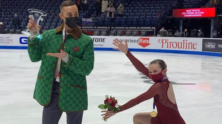 アダム・リッポンさんのインスタグラム写真 - (アダム・リッポンInstagram)「Four years ago I had the honor of becoming an Olympian. Four years later, I have the honor of being a coach to my friend who will now live out her own Olympic dream. I can’t wait for the world to meet @mariahsk8rbell and fall in love with my favorite girl from Oklahoma 😭❤️🇺🇸」1月31日 1時07分 - adaripp