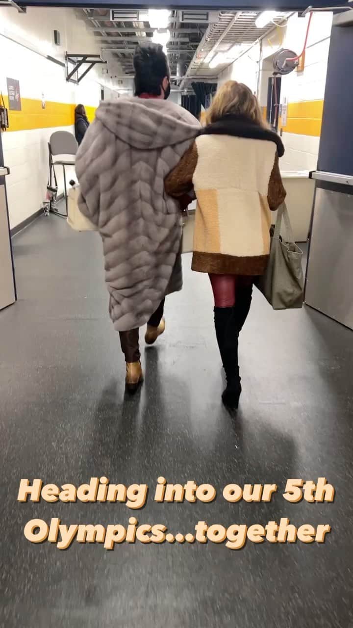 タラ・リピンスキーのインスタグラム：「Stepping into our 5th Olympics!   Let’s get this party started @johnnygweir ✨So grateful I get to do all of this with my partner in crime. It’s hard to explain the feeling I get when we are in the booth commentating together…but it’s a vibe.  Just me and my two guys.  @terrygannon83 🎤🎤🎤   Are you guys at home ready for us?!? #olympics」