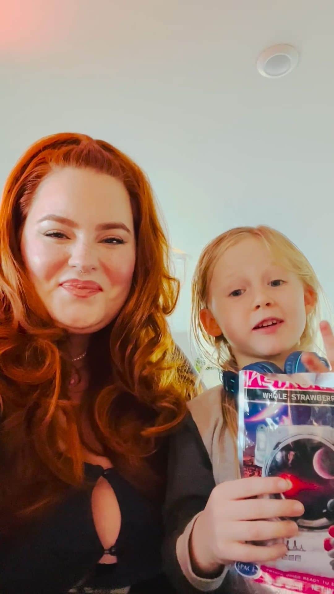テス・ホリデーのインスタグラム：「Bowie Taste Test Episode 8!🍓👽 Uncle Ricki @apropertattoo sent Bowie some astronaut food for us to try! As usual, I was running out the door & this is was a quick one, but fun… duh! I love that Bowie wants to try new things and always gives them a fair shot. What should we try next?」