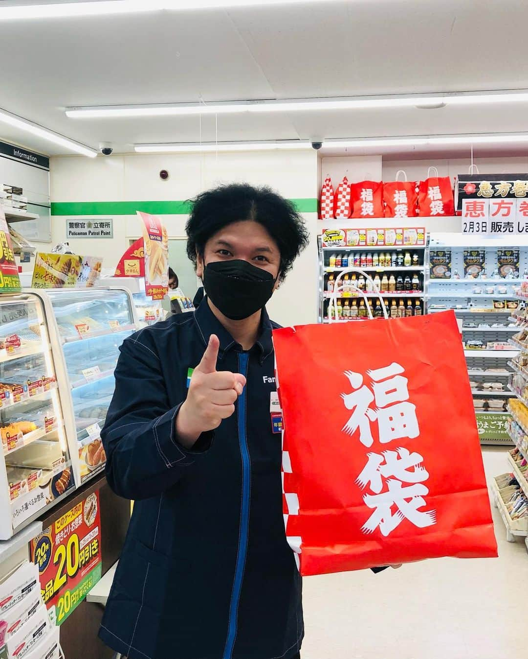 Mr.都市伝説 関暁夫さんのインスタグラム写真 - (Mr.都市伝説 関暁夫Instagram)「どうもMr.都市伝説 関暁夫です♪ 本日からプレオープン！長野県のファミリーマート松本木工団地店にて宇宙焼酎を発売する事になりました❣️ 嬉しい宇宙エネルギー🛸✨ 2月3日〜5日までリフレッシュセールがド派手にあるそうです🔥 ご来店をお待ちしております！  #関暁夫 #都市伝説 #ファミリーマート」1月31日 17時35分 - sekielberg