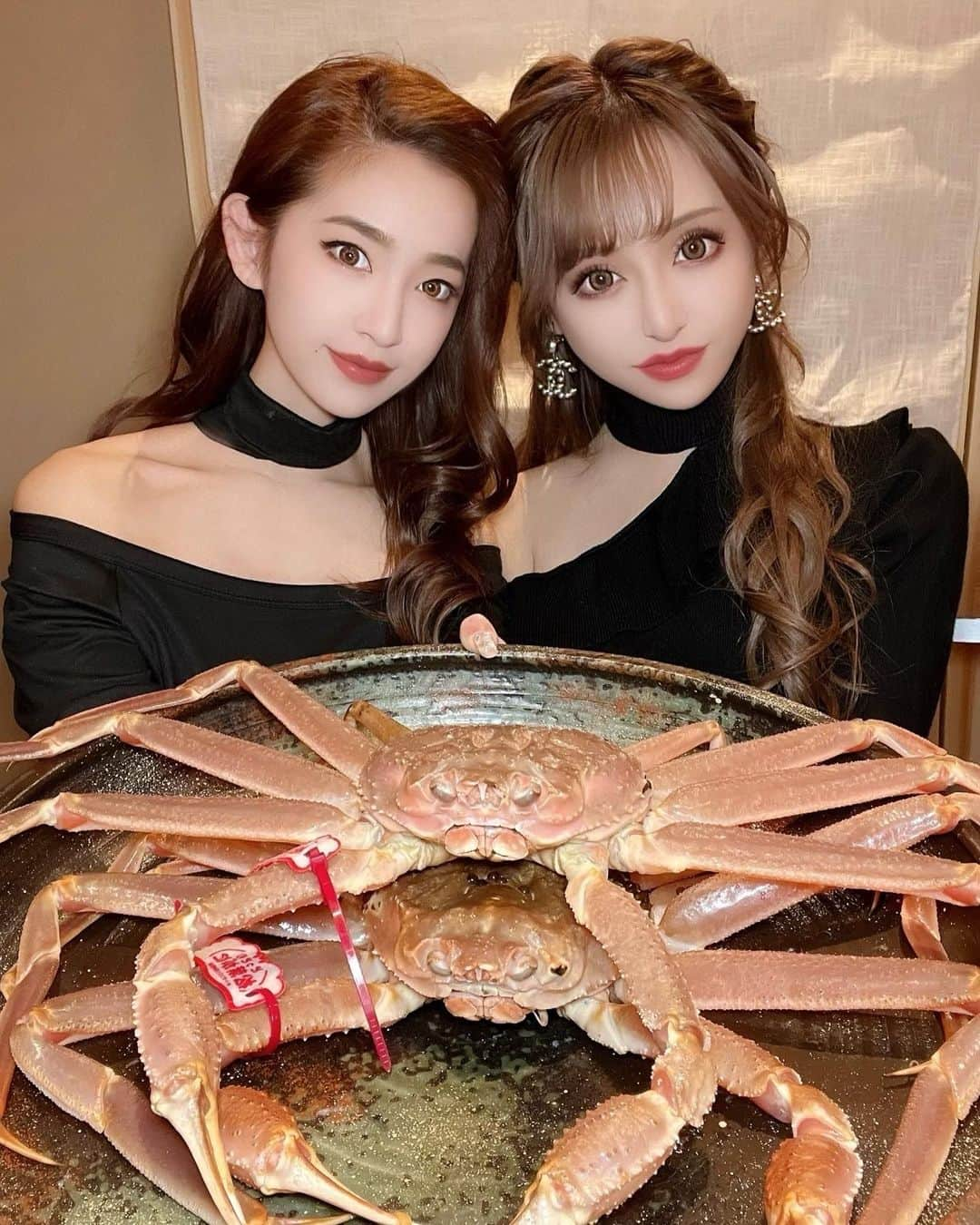 桜井莉菜さんのインスタグラム写真 - (桜井莉菜Instagram)「カニカニカニカニ🦀 松葉蟹づくしの最強コース❣️ 前から気になってた赤坂四季庵よう悦【 @yoetsu_akasaka 】へ❤️❤️❤️❤️❤️ もう、カニのフルコース🦀 カニ好きにはたまらん🥺 毎日食べたいレベルの美味しさだった🤤❣️ 会員制で、会員はLINE＠追加するだけで簡単だから、皆さまも是非😍❣️ ストーリーに会員のリンク貼ってまーす🥰  #かに#カニ#カニコース#松葉蟹#赤坂#赤坂グルメ#赤坂四季庵#よう悦#赤坂四季庵よう悦」1月31日 17時36分 - rina__sakurai