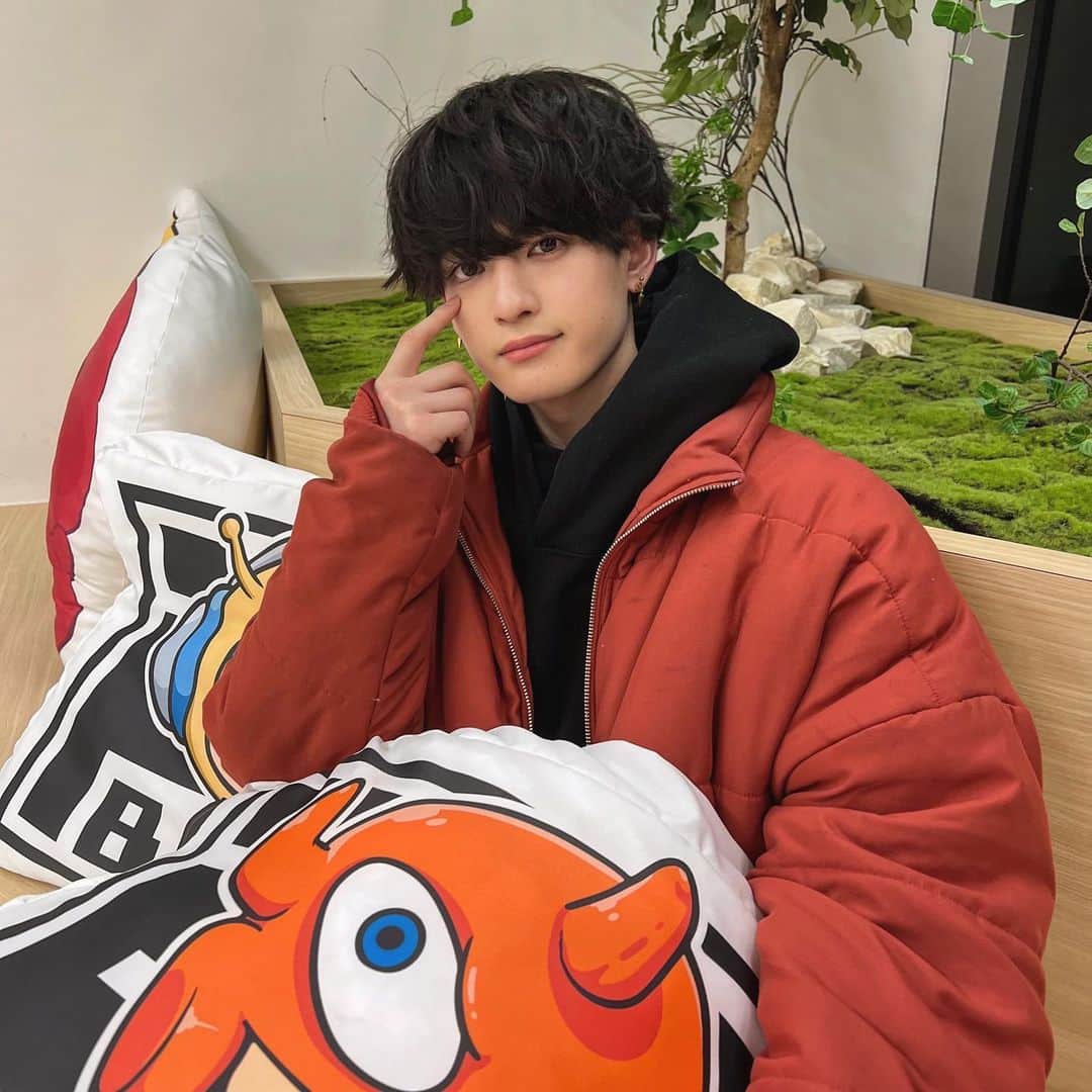水原匡也のインスタグラム：「明日はりんたろうの誕生日だよ💛 0時にみんなでお祝いしようね❗️ #りんた生まれる」