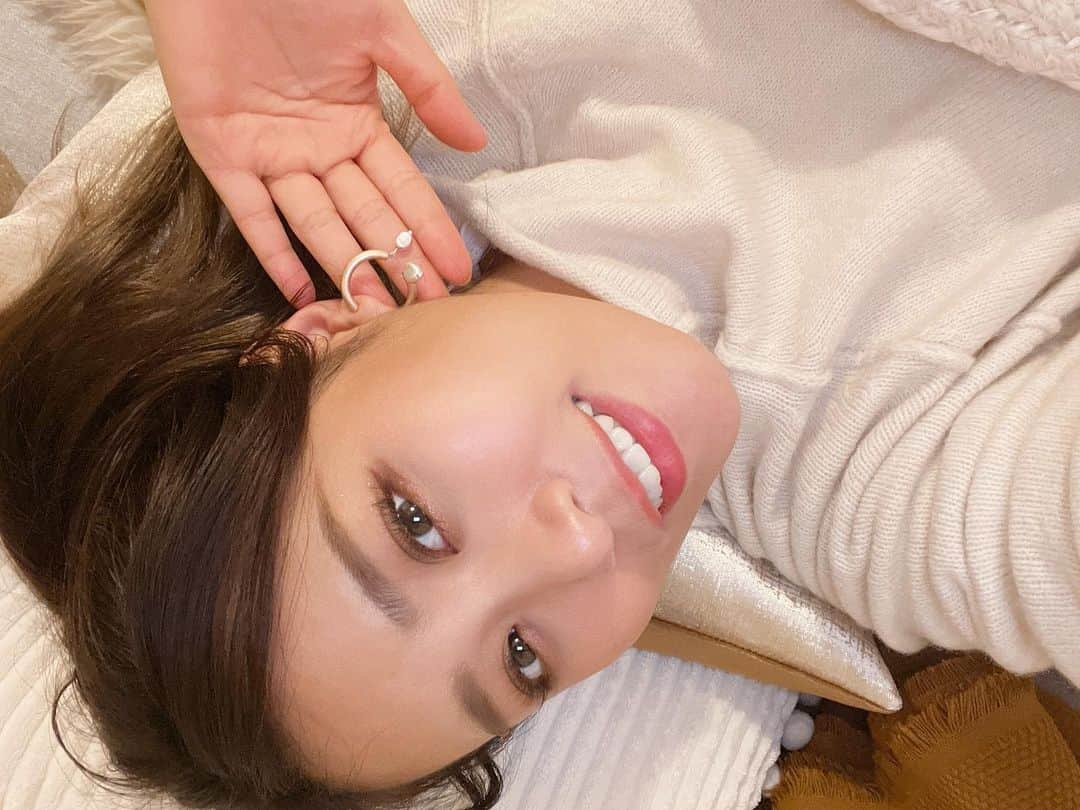 二宮愛のインスタグラム：「みいちゃんが、かわいいピアスくれた🕺 レコーディングにつけてった🕺 #limitednumber @limitednumber  っていう名前の物！ たまたま見つけたけど、 めちゃかわー…もっと買おう。  今日、2022/01/31は8時からインスタライブするね！」