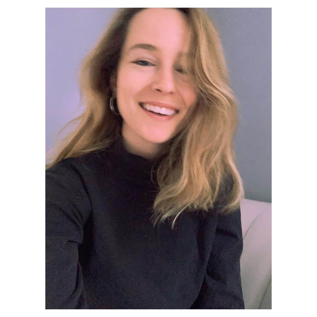 ブリジット・メンドラーのインスタグラム：「Been a blur a blizz and a blast」