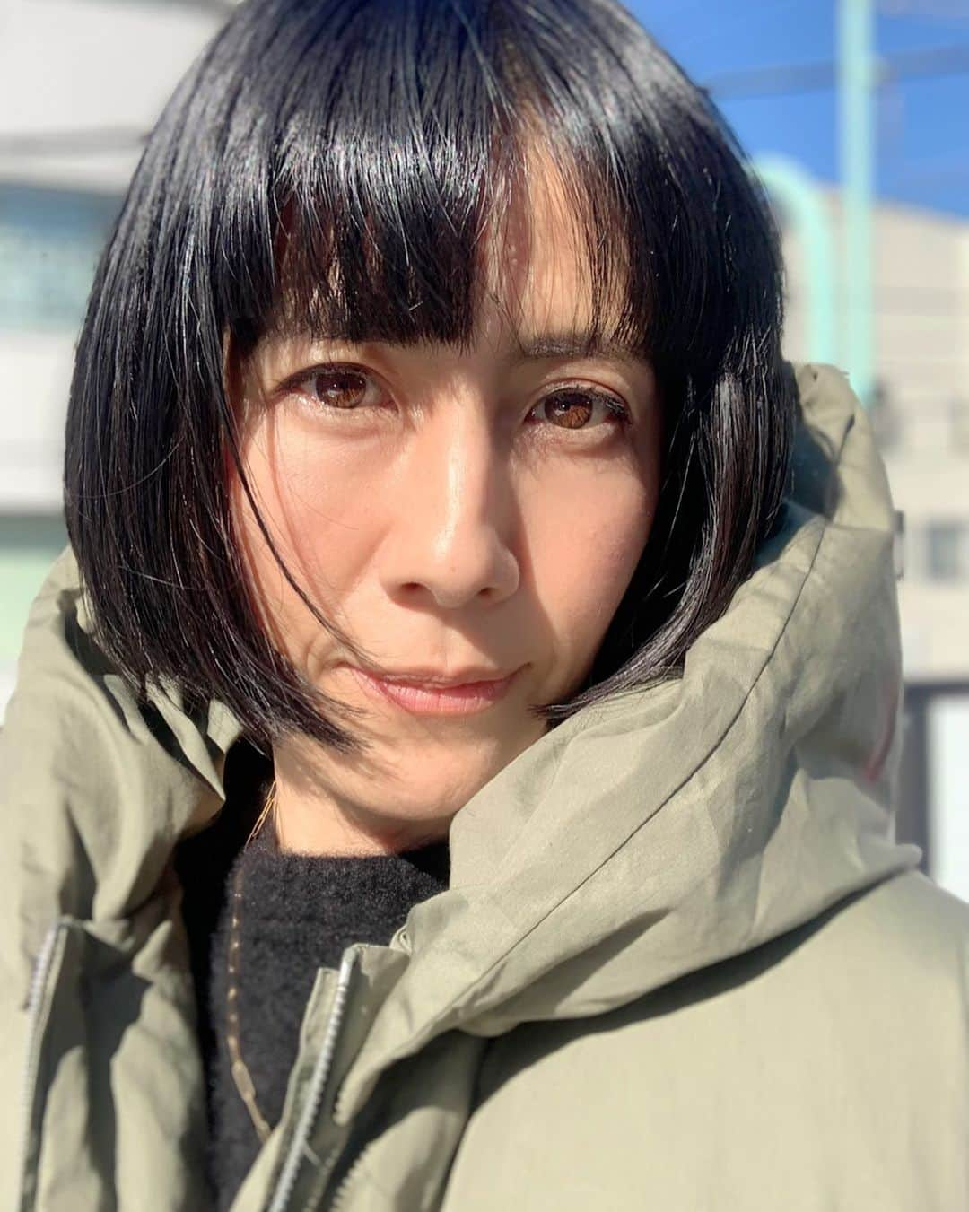 長谷川理恵さんのインスタグラム写真 - (長谷川理恵Instagram)「髪型かえました イメージドンピシャ 松浦さんさすが過ぎます🙏⚡️ 一段と生意気そうである😎  #おかっぱボブ  #twiggy #色は地毛です  #丸サングラスかけよう」1月31日 13時00分 - rie_hasegawa