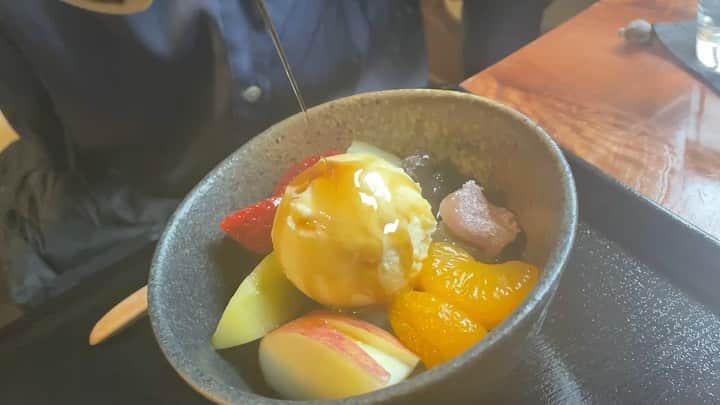 竹澤汀のインスタグラム：「こちらが、美味しそうなものを前にした人のにやり顔です。」