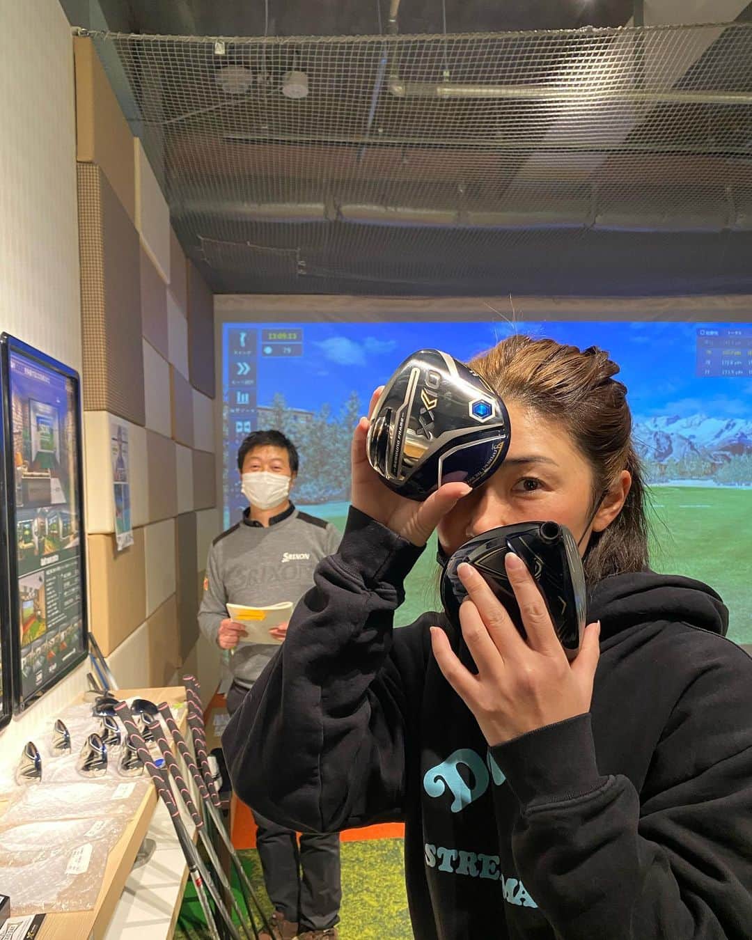 古閑美保のインスタグラム：「フィッティングへ @dunlopgolf_official  #ゼクシオ12 #アクティブウィング」
