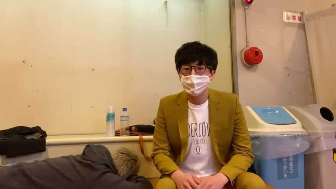 のインスタグラム：「もものまもるが寝てるので起こさないように静かに告知🤫  2月13日17時半から道頓堀ZAZA HOUSEにて「僕のヘンダーアカデミア」 ゲスト　マユリカ　タチマチ  チケットよしもとでご購入よろしくお願いします！」