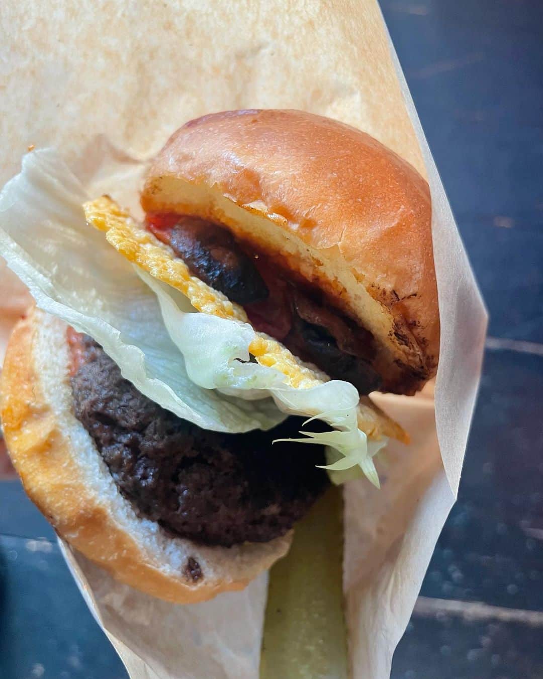 PORT of CALL Cafe&Store Tokyoのインスタグラム：「⁡ #pocdfoodie  . -POC BURGER-🍔🥤☕️ POC代官山の定番で鉄板人気バーガー:) . Open : 11:30 - 20:00 (土日祝日は12:00オープンです)🥤🍔 #portofcalldaikanyama #portofcall #cafeandstore #渋谷 #代官山 #テイクアウト #代官山カフェ #渋谷カフェ #代官山ランチ #渋谷ランチ #ハンバーガー #バーガー」