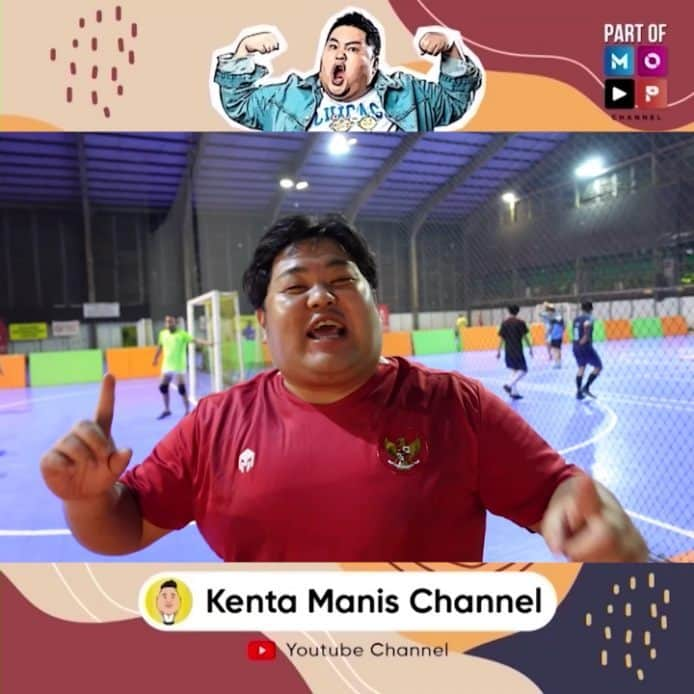 山口健太のインスタグラム：「Halo MOP LOVERS dan sahabat Kenta Manis Channel!  Jadi hari ini Ka Kenta happy banget. Karena, Ka Kenta mau main futsal yeay. Udah lama banget nih Ka Kenta gak olahraga. Ka Kenta main futsal gak sendiri dong pastinya. Aku main bareng crew MOP yeay. Tapi gak hanya itu, Onyo juga ikutan main loh. Gak lupa sebelum main, kita olahraga pemanasan kecil-kecilan dulu.  Karena Ka Kenta jago banget main futsalnya, Ka Kenta jadi satu tim sama Onyo. Pokonya seru dan rame banget deh main futsalnya. Dan katanyaa buat yang menang bakal ada hadiah jutaan rupiah. Wahhh makin menantang aja kan main futsalnya. Kira-kira tim Ka Kenta bakal menang gak yaaa😌  Kalian penasaran kayak gimana keseruannya? Yuk langsung ditonton aja yaaa video Ka Kenta diatas!!」