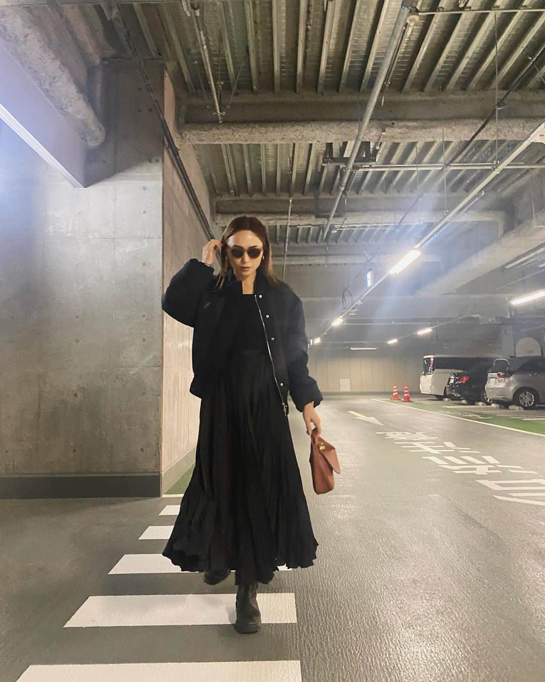 里見茜さんのインスタグラム写真 - (里見茜Instagram)「⋆͛☽.ﾟ  たまにはプリーツスカート♡ #ootdfashion #fashion #jilsander #pippichic #rayban」1月31日 19時40分 - satomiakane