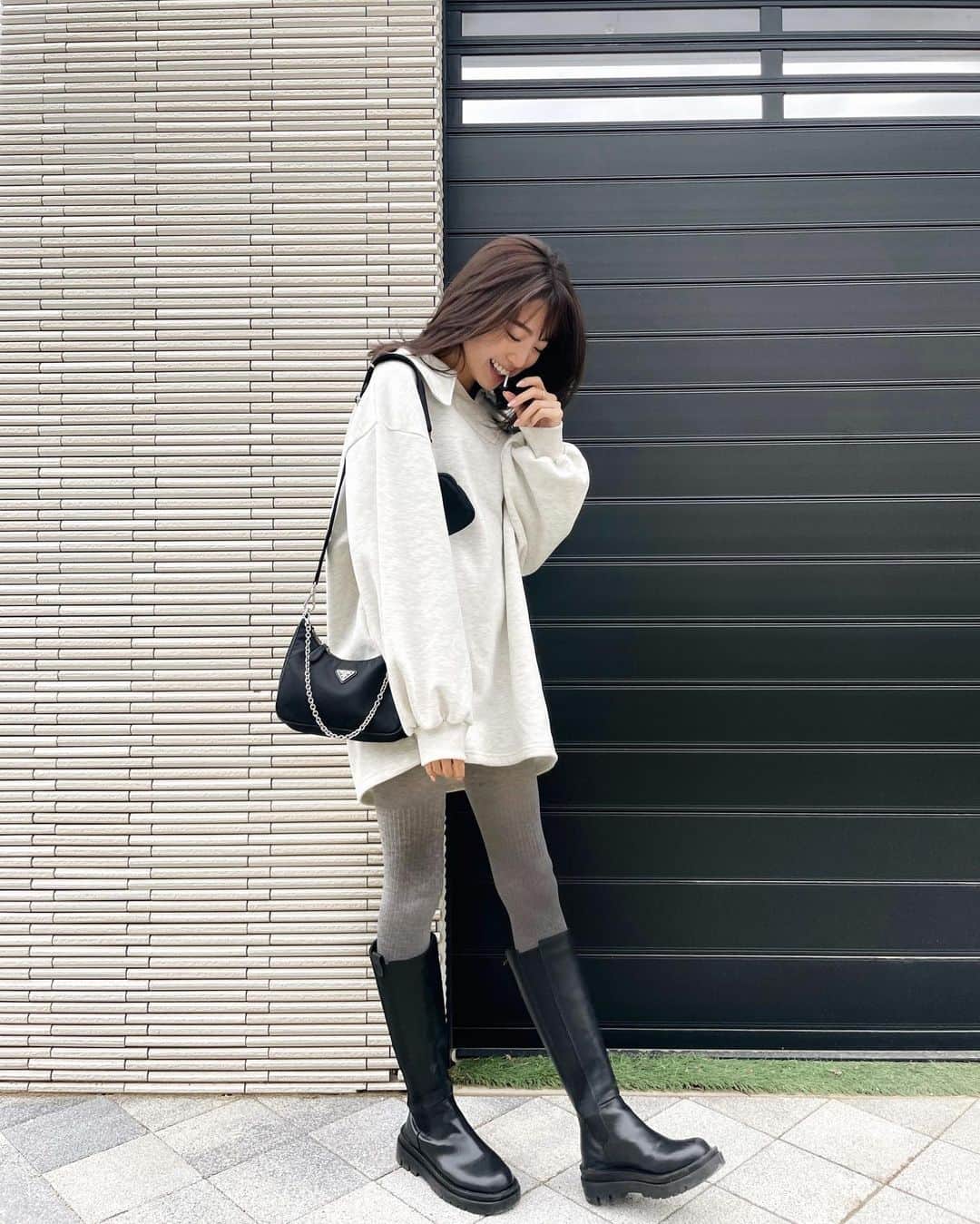 志田友美（ゆうみん）のインスタグラム：「しーふく🧚🏽‍♀️  ずーと狙ってたスウェットプルオーバー🤍かわえー！  @esutoreja のだよ🫂  タイツは3COINSでまさかの100円🤣👋🏽  #今日の私服 #ootd #todayscode #3coins ##esutoreja #esutorejasnap #esutorejaコーデ」