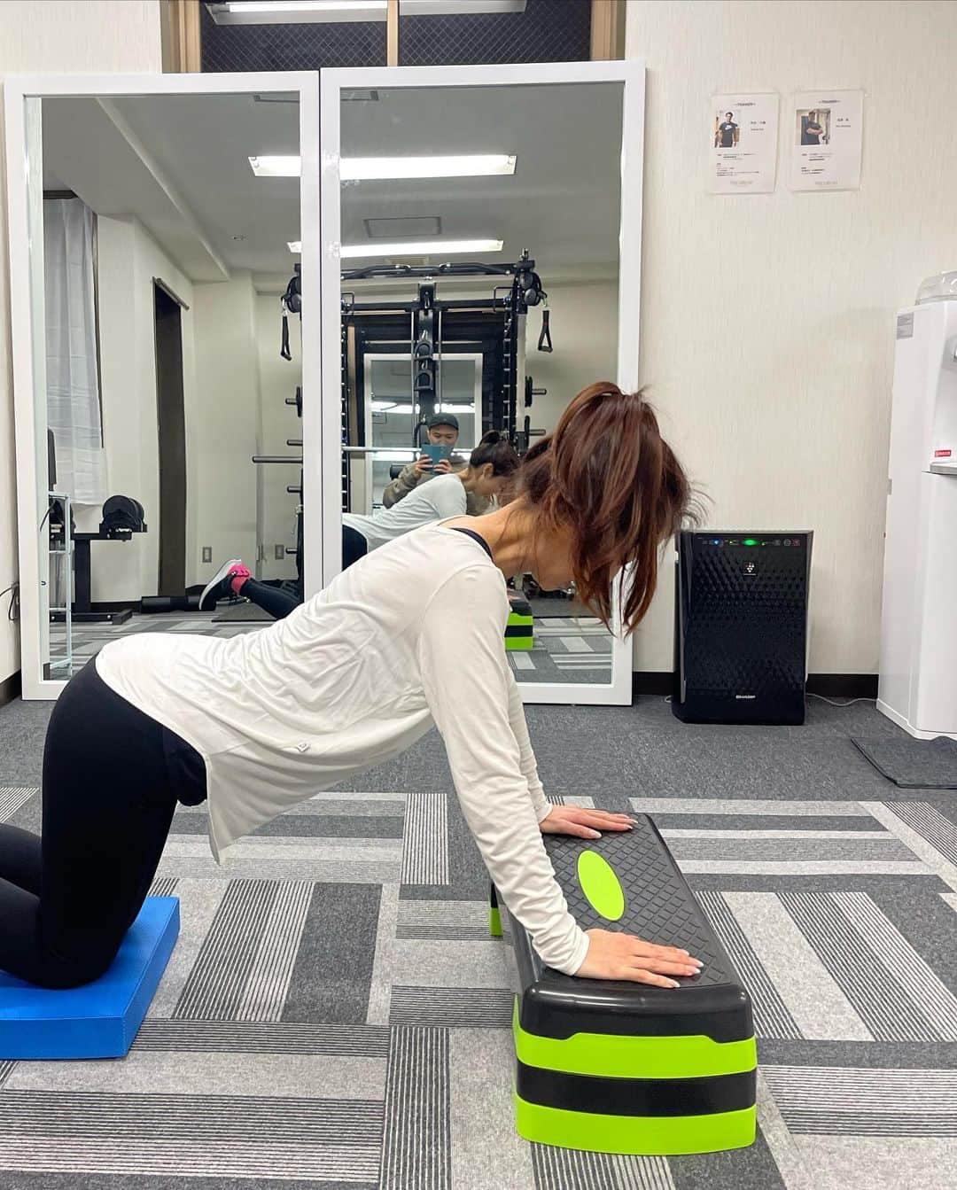 宮崎宣子さんのインスタグラム写真 - (宮崎宣子Instagram)「トレーニングの後にボクシング🥊が燃焼効果を高めるのにいいらしく、 初めて付けてやってみたら、 次の日腕が筋肉痛😂  本当は全身運動なんだって😅 腕立ても、本当は、背中がぴーんとならなきゃいけないのに、 体幹がなくて、耐えられない🥲  #パーソナルトレーニング #コロナ禍の過ごし方  #身体を鍛えて心を鍛える  #体幹が弱い  #personaltraining  #boxing  #training  #42歳の挑戦  @premium_fitness_health」1月31日 22時36分 - miyazaki_nobuko