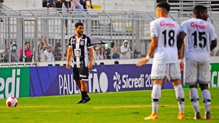 フェリペ・シウバのインスタグラム：「Vitória escapou no final, mas feliz por ver a evolução do nosso time jogo a jogo. Seguimos!  ⠀⠀⠀⠀⠀⠀⠀⠀⠀ 📸 @retratos_do_interior / @gomktesportivo」