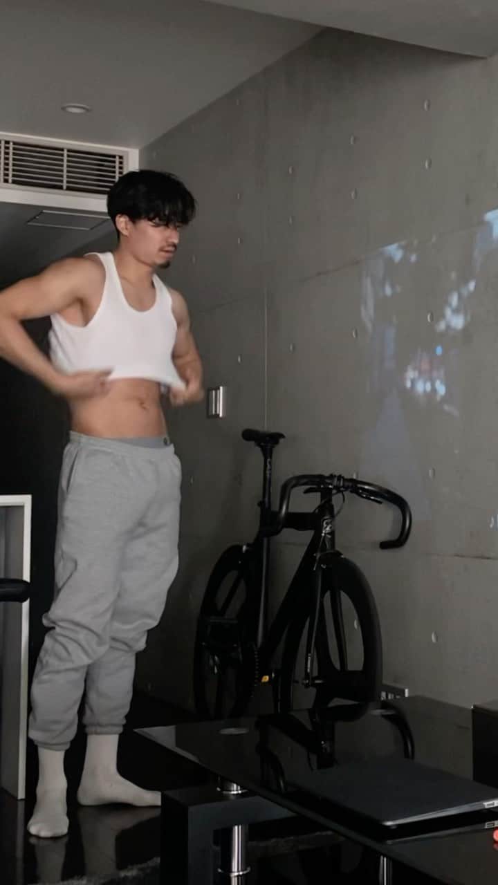 Kensukeのインスタグラム：「I need to go to the gym  I want to get in shape before the summer」