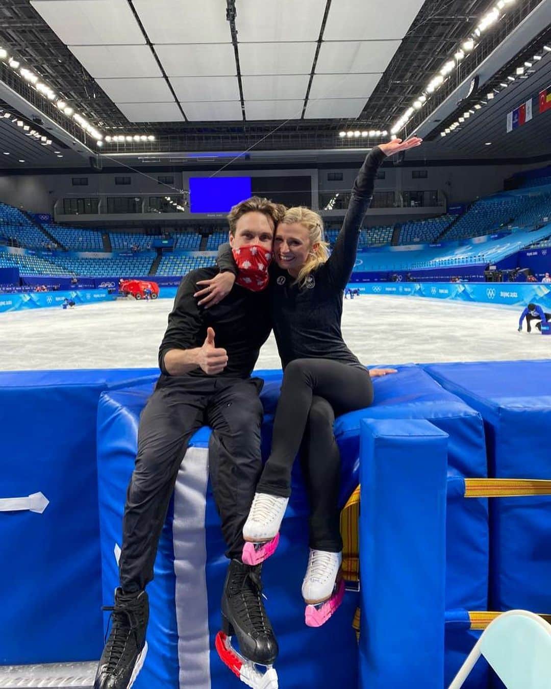 カーステン・ムーア＝タワーズのインスタグラム：「Same same but different 🥰 Four years later!」