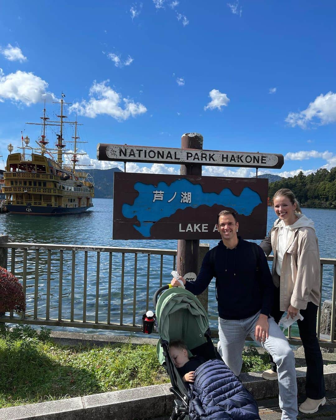 リック・バンデンハークさんのインスタグラム写真 - (リック・バンデンハークInstagram)「Family trip to Lake Ashinoko to see Mt. Fuji. Beautiful surroundings at the National park Hakone. #Japan #fuji #san」2月1日 1時26分 - rick_vdhurk