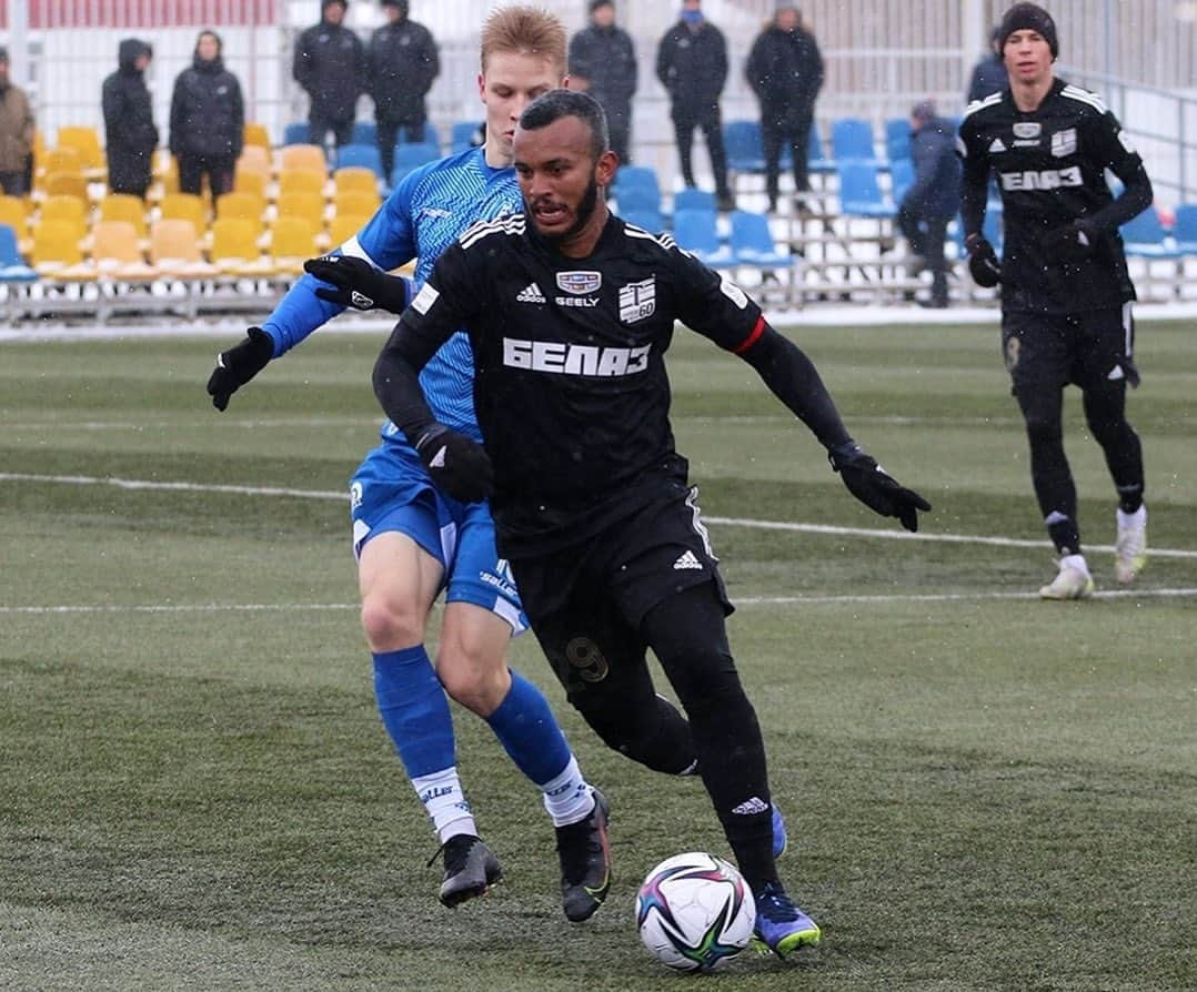 リッピ・ヴェローゾさんのインスタグラム写真 - (リッピ・ヴェローゾInstagram)「Pre season…🙏🏾😰🥵🥶⛄️⚽️ @fctorpedobelaz」2月1日 1時42分 - lipevelosooficial