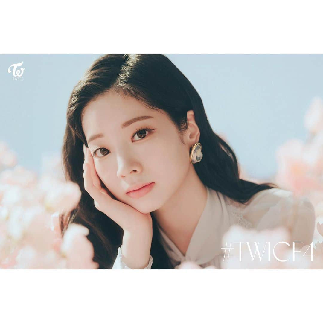 TWICE JAPANさんのインスタグラム写真 - (TWICE JAPANInstagram)「TWICE 4th BEST ALBUM『#TWICE4』 2022.03.16 Release  DAHYUN -blue concept-  #TWICE #TWICE4 #DAHYUN #ICANTSTOPME #CRYFORME #AlcoholFree #SCIENTIST」2月15日 21時01分 - jypetwice_japan