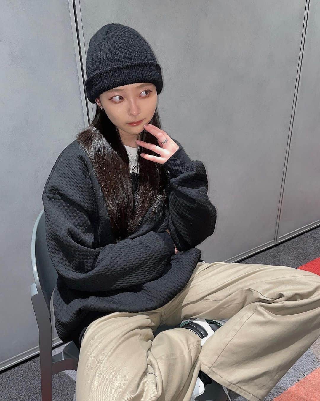 宇井優良梨のインスタグラム：「⁡ ⁡明日から、 【GENIC LIVE HOUSE TOUR 2022 -We Gotta Move-】 が始まります。  ツアーを開催させて頂ける事にとても感謝しています。 本当にありがとうございます🙇🏻‍♀️ ⁡ 遂に始まるのかあああ どきどきわくわく 各地のGENIminさんに会えるのが楽しみだなあ…🤦🏻‍♀️🖤 ⁡ この約1ヶ月に渡るツアーで新たなGENICと自分に出会い、 色んな意味を込めて、強くなる時間にしたいです。 ⁡ 最後の最後まで全力で走り抜けます！！！ ツアーを最高のものにできるように、 GENIminさんとまた新しいページを開けるように。☺︎ ⁡ 初日は広島公演です！！🍁 広島minさんっ！一緒に楽しみましょうね☺️🤍 ⁡ GENIminさん、そして携わって下さる全ての皆さん、 宜しくお願いいたします🙇🏻‍♀️✨  よし。いってきます(Ü) ⁡ #WGM_2022 #うぃmode #GENIC #宇井優良梨」