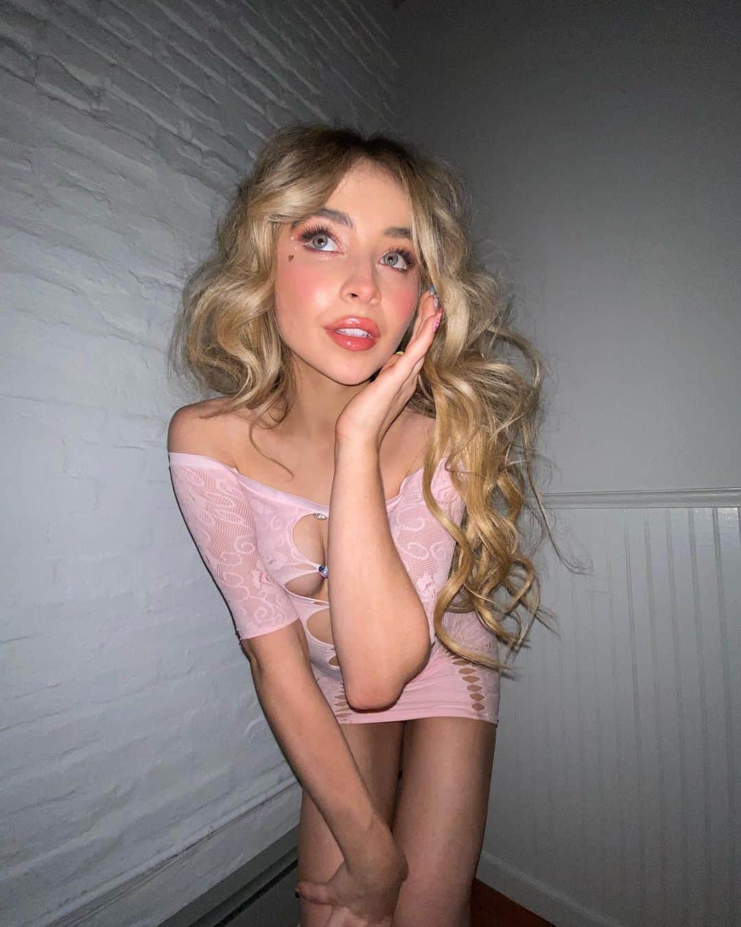 サブリナ・カーペンターのインスタグラム：「smooth talkin slow rockin」