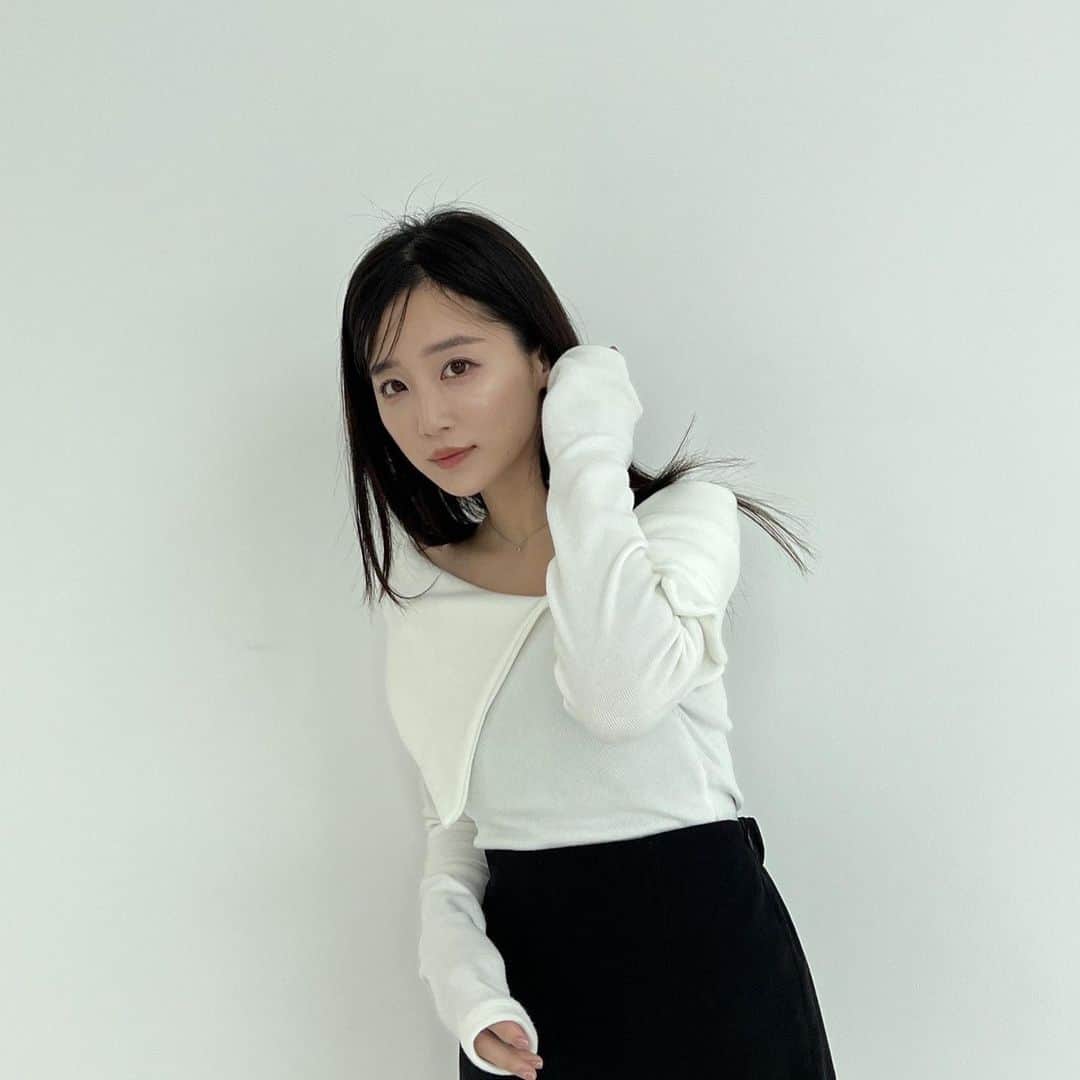 休井美郷さんのインスタグラム写真 - (休井美郷Instagram)「こんにちは✨  TGMに私がセレクトした新しいアイテムが追加されたので 皆様是非見てみてください🤍  ちなみに、 2/17日までスカートが10％OFFです🤍  #tokyogirlsmarket   #私服 #きゅういコーデ #あざとコーデ」2月15日 15時14分 - kyuui_misato