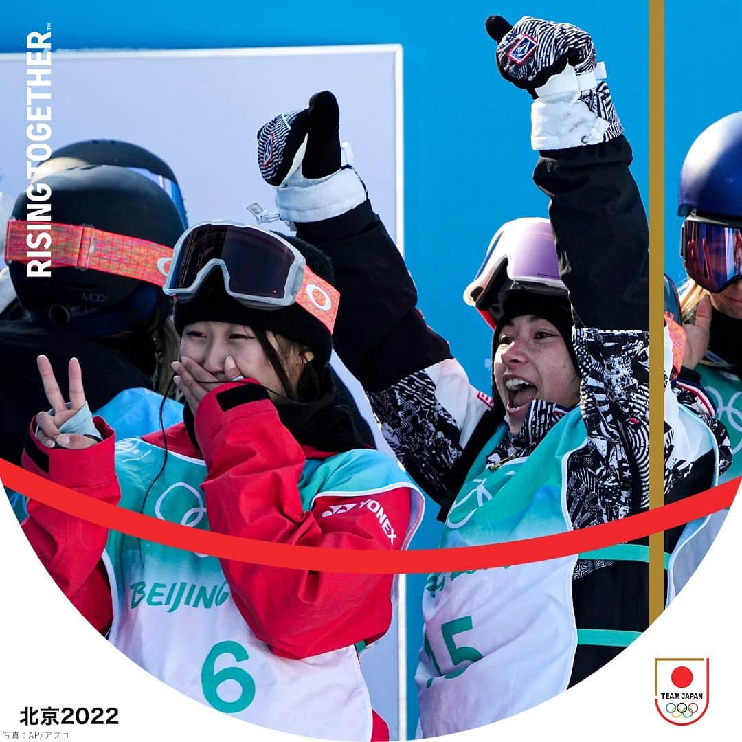 日本オリンピック委員会さんのインスタグラム写真 - (日本オリンピック委員会Instagram)「NICE SHOT📸´- #スノーボード 女子ビッグエア❄️🇯🇵  #銅メダル 🥉を獲得した #村瀬心椛 選手✨ #ビンドゥンドゥン 🐼との笑顔と、 共に戦った選手たちと喜びあう表情をお届け！  #Beijing2022 #TEAMJAPAN #がんばれニッポン #オリンピック」2月15日 16時22分 - teamjapanjoc