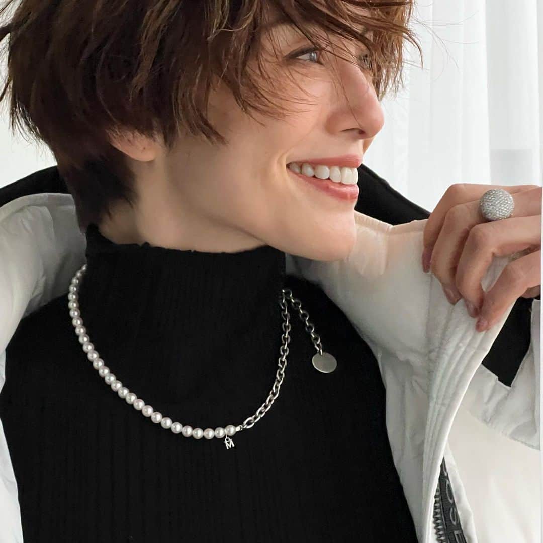 米倉涼子のインスタグラム：「最近のお気に入りのパールネックレス^ ^  This is one of my favorite necklace!  @official_mikimoto  #コムデギャルソン  #パール」