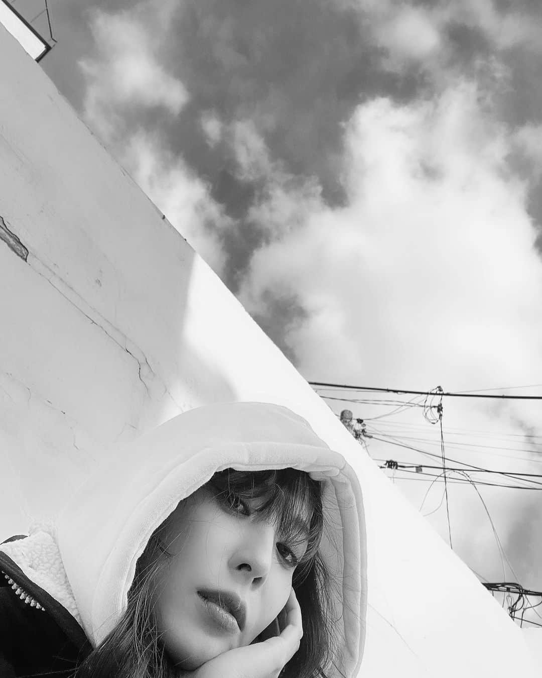 BoAのインスタグラム：「춥다 흐흑🖤」