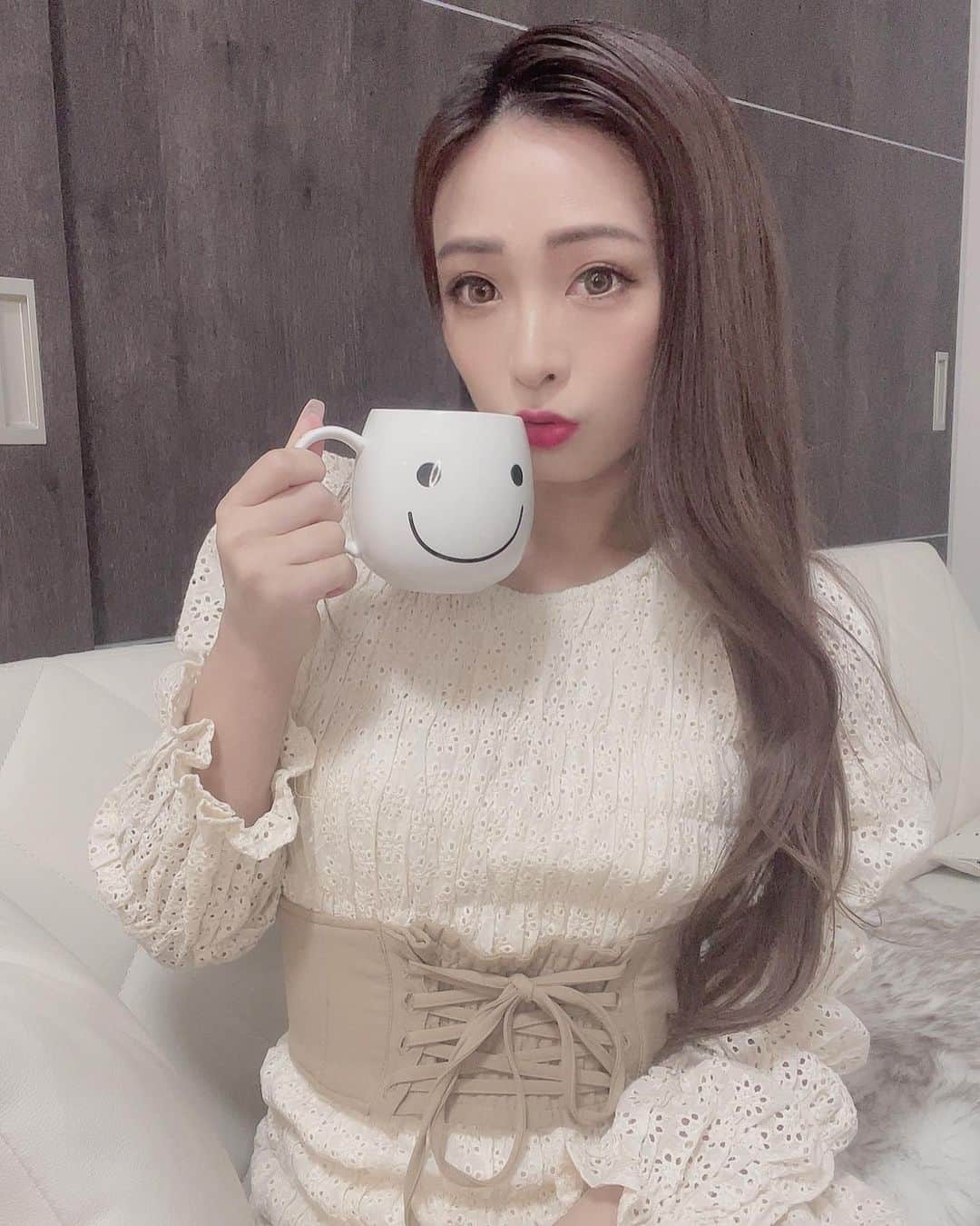 Fujikoのインスタグラム：「Tea Time💓💓  #fujiko#fashion#singer#make#ファッション#コスメ#follow#likeforlike#followme#makeup#dress#hairstyle#kawaii#l4l#ふじこ#フジコ#me #beautiful#love#code#tea#フレーバーティー」