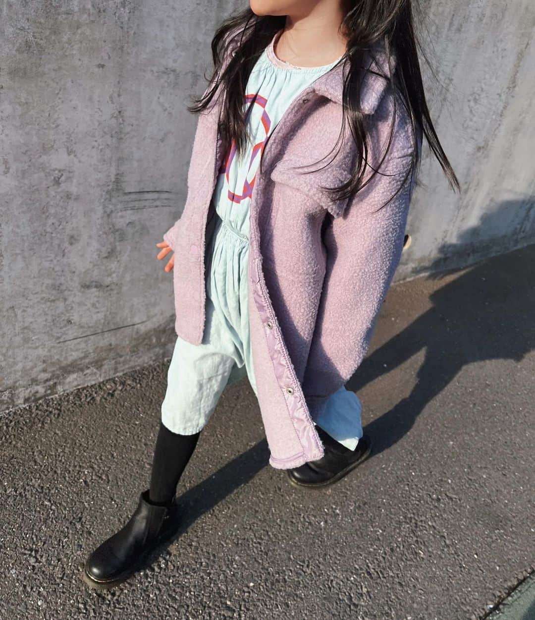 ベビちぃ。のインスタグラム：「久しぶりのコーディネート投稿！ @drmartens_japan のブーツは、もうこれで3足目なんだ❤️ @mojonail_shoukosekine しょーちゃんからプレゼントしてもらったネックレスもお気に入り😆」