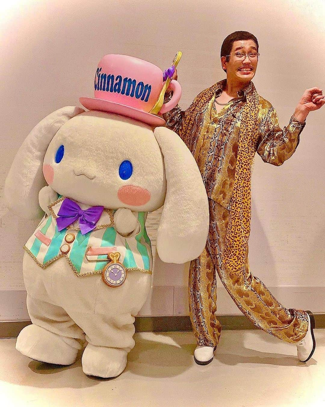 ピコ太郎のインスタグラム：「I love Cinnamoroll! I played with them live today! So cute! #ppap #Cinnamoroll #sanrio」