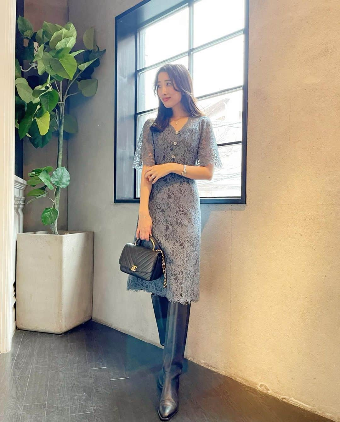 越馬千春さんのインスタグラム写真 - (越馬千春Instagram)「. 💙💫  #onepiece .. #leja (@leja__official ) #bag ..#chanel (@chanelofficial )  ちょっとしたイベントにも使えるレースワンピース👗💙 　　 可愛い2人と楽しい時間でした🕊💕 #coordinate #コーディネート #コーデ #fashion #ootd #おでかけコーデ#ママコーデ#いつコ#ブラックコーデ#ブルベ夏 #骨格ナチュラル #ソフトエレガント#onepieceholic#レースワンピース」2月15日 19時21分 - chiharukoshiba