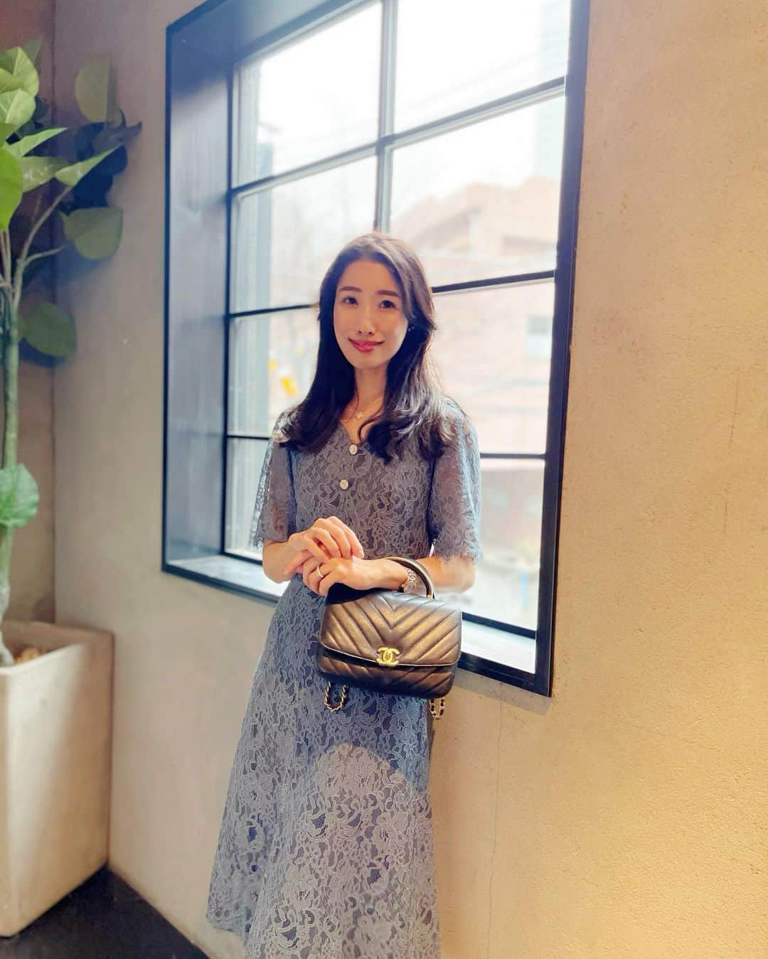 越馬千春さんのインスタグラム写真 - (越馬千春Instagram)「. 💙💫  #onepiece .. #leja (@leja__official ) #bag ..#chanel (@chanelofficial )  ちょっとしたイベントにも使えるレースワンピース👗💙 　　 可愛い2人と楽しい時間でした🕊💕 #coordinate #コーディネート #コーデ #fashion #ootd #おでかけコーデ#ママコーデ#いつコ#ブラックコーデ#ブルベ夏 #骨格ナチュラル #ソフトエレガント#onepieceholic#レースワンピース」2月15日 19時21分 - chiharukoshiba