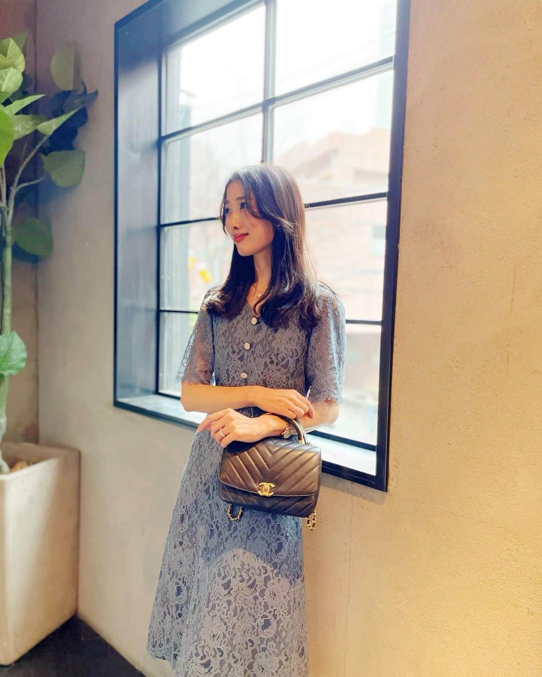 越馬千春さんのインスタグラム写真 - (越馬千春Instagram)「. 💙💫  #onepiece .. #leja (@leja__official ) #bag ..#chanel (@chanelofficial )  ちょっとしたイベントにも使えるレースワンピース👗💙 　　 可愛い2人と楽しい時間でした🕊💕 #coordinate #コーディネート #コーデ #fashion #ootd #おでかけコーデ#ママコーデ#いつコ#ブラックコーデ#ブルベ夏 #骨格ナチュラル #ソフトエレガント#onepieceholic#レースワンピース」2月15日 19時21分 - chiharukoshiba