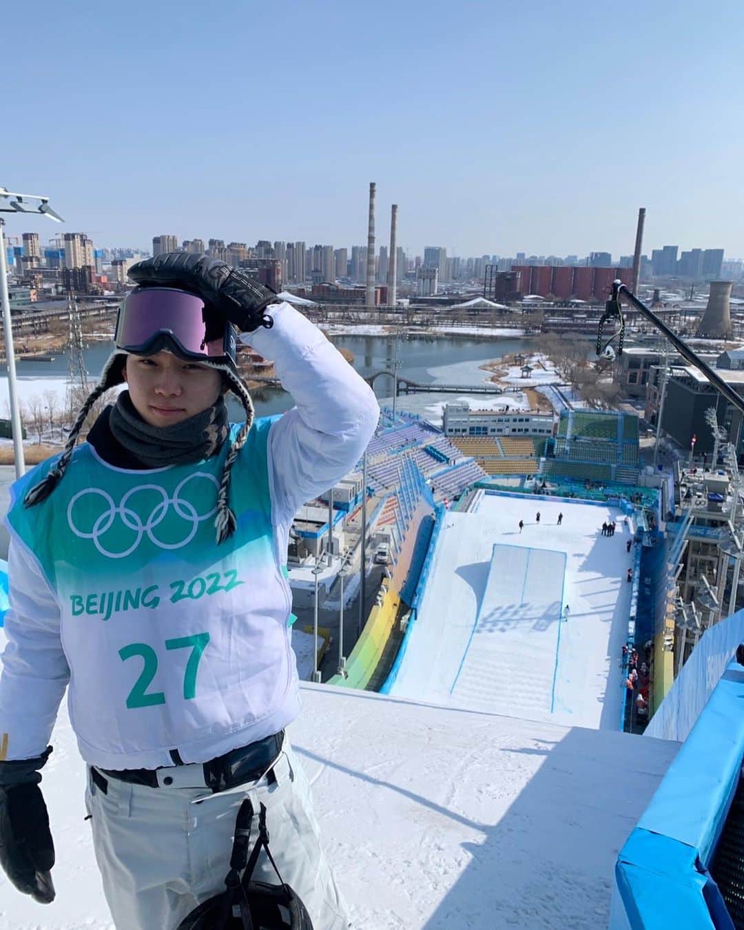 国武大晃さんのインスタグラム写真 - (国武大晃Instagram)「オリンピックビックエアー4位でした。正直悔しすぎます。 けどスノーボードの魅力を伝えることができたのでよかったです！ 皆さん応援本当にありがとうございました🍃💜 ーーーーーーーーーーーーーーーー @leila_iwabuchi  俺の中では優勝。れいらも4位おめでとう🎊 ーーーーーーーーーーーーーーーー @takeru_otsuka  95点はえぐいわ、ビンドゥンドゥンをプレゼントします。「賭け事に負けて盗られた」 ーーーーーーーー みんなでスノーボードの魅力を伝えられてよかったです。 @gorin @olympics  #snow #snowboarding #japan #olympics #スノーボード #オリンピック #日本」2月15日 20時03分 - hiroaki_kunitake