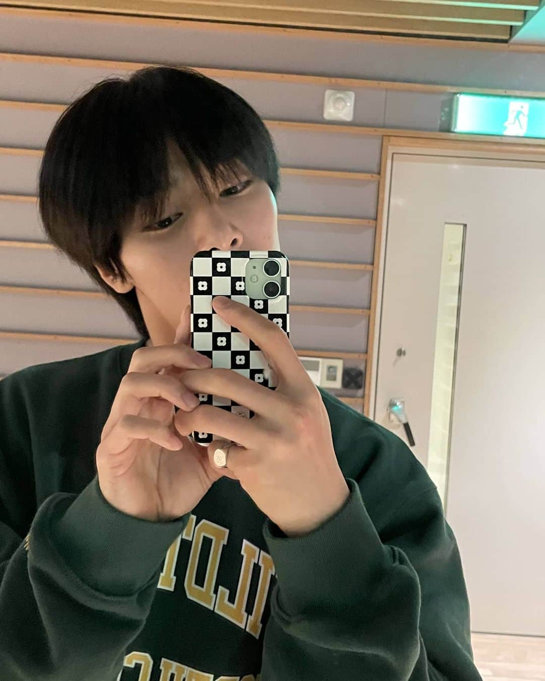 Stray Kidsさんのインスタグラム写真 - (Stray KidsInstagram)「어제💚 #StrayKids#STAY#OOTD#IN스타그램#🦊」2月15日 19時56分 - realstraykids