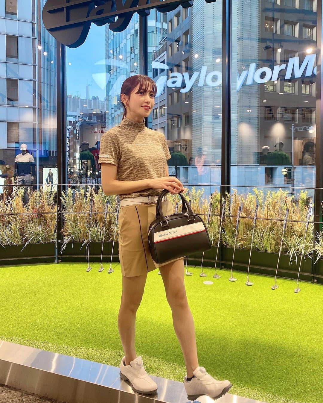 鷲見玲奈ミニスカート画像 