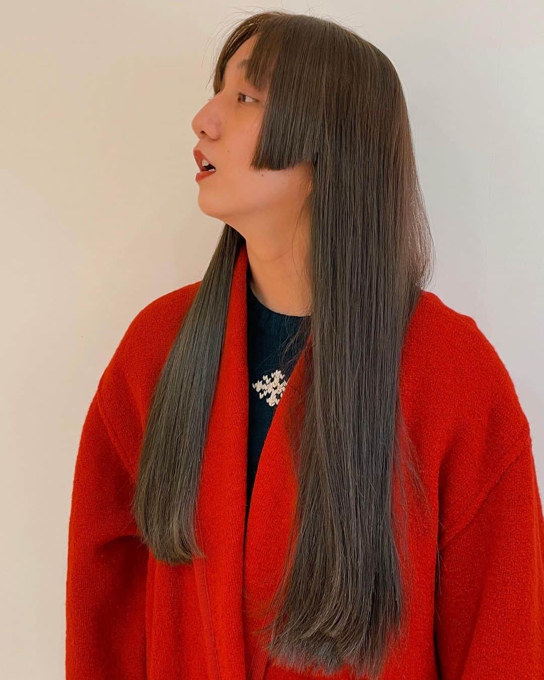 のインスタグラム：「体調悪い役が終わったので遂に髪の毛を整えた…最終的に緑髪にしたいっていうお願いの元、コツコツ準備していくことになった🤗準備第一弾🤗🤗いつもきちんとした大人にしてくれてありがとうございます @risel_samon 💫💫」