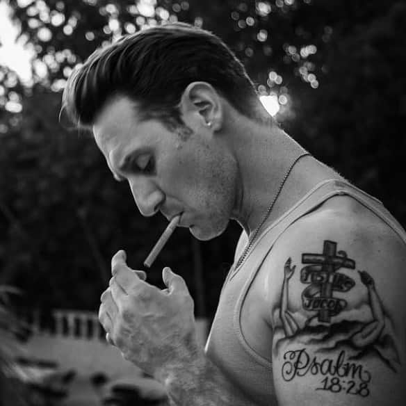 ジョシュ・スチュワートのインスタグラム：「Psalm 18:28 New chapters available now. Link in bio.」