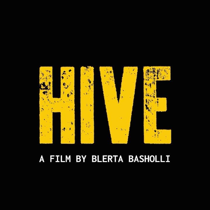 エリザベス・モスのインスタグラム：「I’m so inspired and honored to be a part of this film, and if you are a member of the @theacademy please check it out and vote!! It’s a brilliant turn by a powerful new voice in cinema …Meet Fahrije Hoti, the real life super-heroine that inspired Blerta Basholli's HIVE, a powerful film that masterfully captures the self determination of individuals all over the world to overcome oppression. @loveandsqualorpictures are proudly Executive Producers of HIVE, Kosovo's Official Oscar® entry. @Hive.film @Blertabb @Yllka_gashi @zeitgeistfilms @kinolorber」