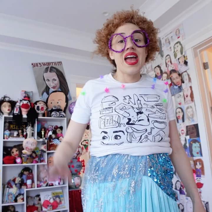 ミランダ・シングスのインスタグラム：「i am did all of ENCANTO in under 5 minute! i tell the WHOLE STORY. click link in my bio to see it and leave a comment」