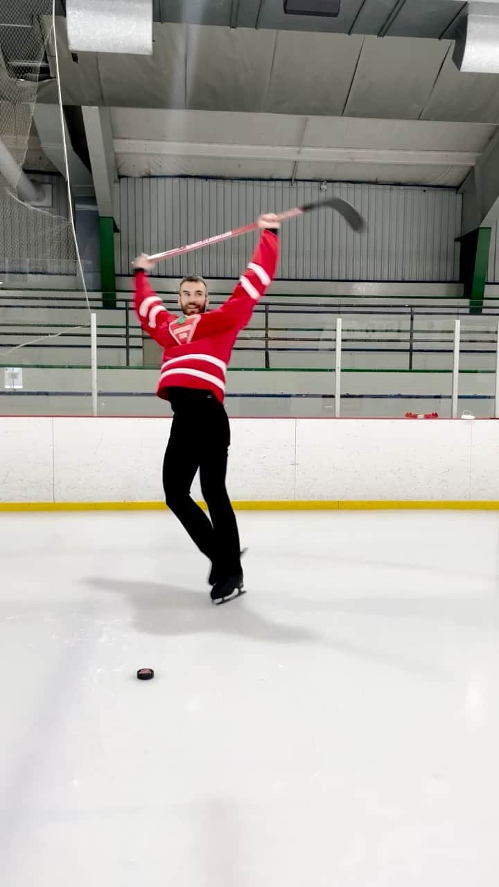 エリック・ラドフォードのインスタグラム：「Join the Canadian Tire Puck Pass Challenge by posting your own video using #WeAllPlayForCanada and tagging @CanadianTire and you could be featured on TV during the Olympic and Paralympic Ice Hockey medal games!  This is all for a great cause too! Canadian Tire will be making a donation to Jumpstart, the Canadian Olympic Foundation and the Paralympic Foundation of Canada to help grow participation in sport in Canada.」