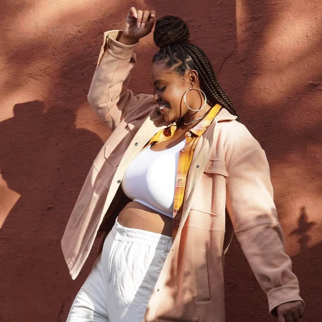 ロック&リパブリックのインスタグラム：「Black History Month is almost here! 🙌🏾 To celebrate, Kohl’s is donating $100,000 to National Urban League to support its mission of promoting justice and economic equity for all. Plus, we’ve launched a new collection with tees, home decor and so much more.https://kohls.co/32Pc95s」