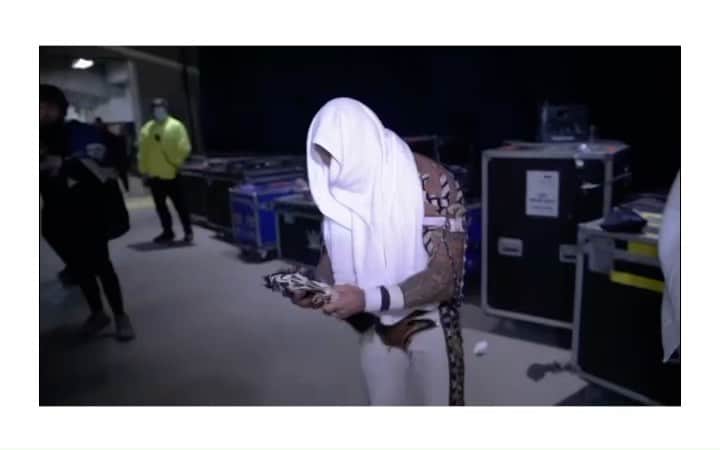 レイ・ミステリオ・ジュニアのインスタグラム：「#RoyalRumble #BadBunny #Respeto @badbunnypr」