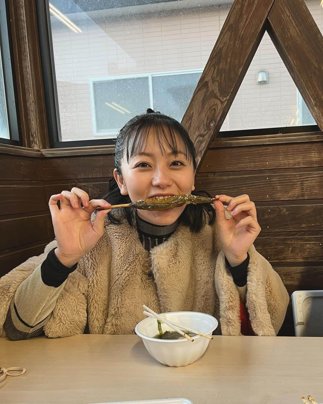 工藤綾乃さんのインスタグラム写真 - (工藤綾乃Instagram)「私たち鉄印帳はじめます  今夜20時です 食べるの大好きです 寝るのも大好きです」2月1日 11時26分 - ayano_kudo_official