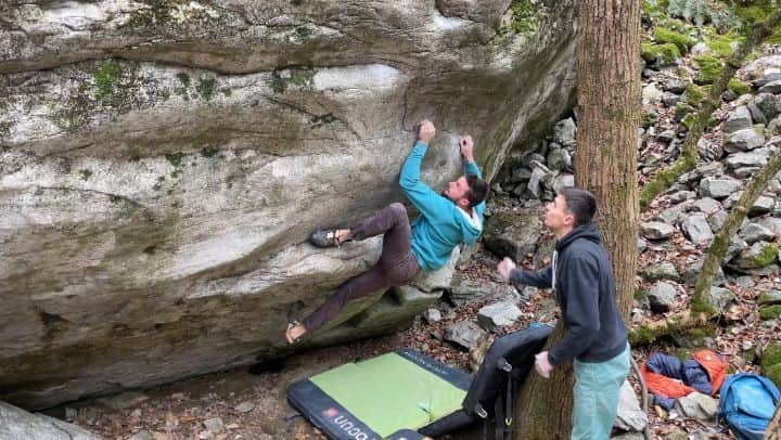 イェルネイ・クルーダーのインスタグラム：「Flashing this one around last Christmas was a blast ✨️ : Nobody ist der Größte 8a, Chironico 🇨🇭  ________________ @scarpaspa @ocun.climbing @snowmonkey」